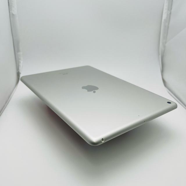 A 88% iPad 8 第8世代 32 GB Wi-Fi シルバー 本体 < PC本体/周辺機器 A 88% iPad 8 第8世代 32 GB Wi-Fi シルバー 本体 < PC本体/周辺機器の