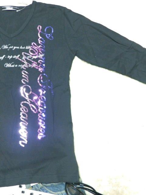 お兄.オラオラ♪グラデーションスパンコール×ラメロゴ刺繍プリントVネックロンT < 男性ファッション お兄.オラオラ♪グラデーションスパンコール×ラメロゴ刺繍プリントVネックロンT < 男性ファッションの