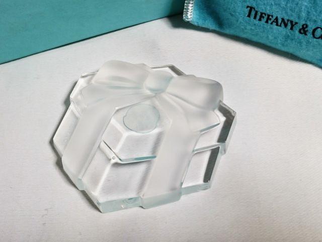 正規 TIFFANYティファニー プレゼントBOX×リボンクリスタルペーパーウェイト インテリア置物 付属有 < ブランド  正規 TIFFANYティファニー プレゼントBOX×リボンクリスタルペーパーウェイト インテリア置物 付属有  < ブランドの