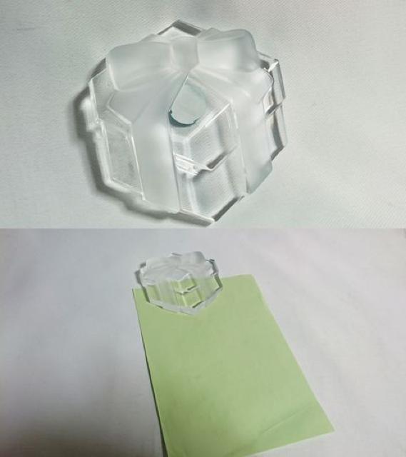 正規 TIFFANYティファニー プレゼントBOX×リボンクリスタルペーパーウェイト インテリア置物 付属有 < ブランド  正規 TIFFANYティファニー プレゼントBOX×リボンクリスタルペーパーウェイト インテリア置物 付属有 < ブランドの