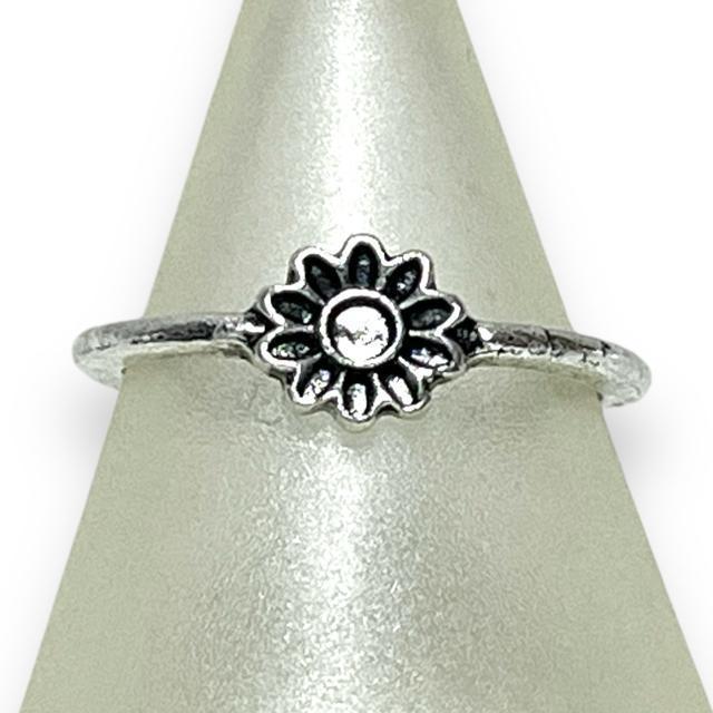 【新品/14号】フラワーデザインシルバーリング < 女性アクセサリー/時計  【新品/14号】フラワーデザインシルバーリング < 女性アクセサリー/時計の