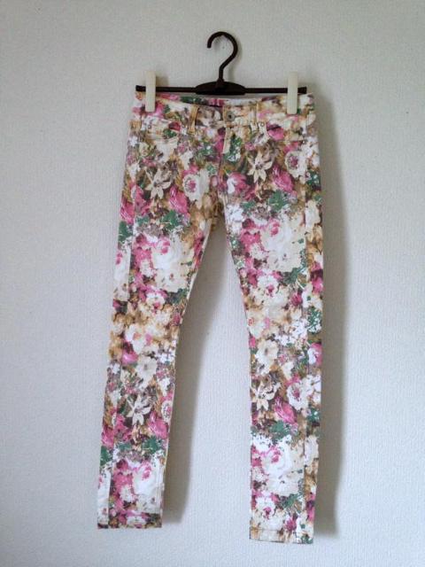 one way■可愛い 花柄 美スタイル ストレッチ パンツ M < ブランド  one way■可愛い 花柄 美スタイル ストレッチ パンツ M  < ブランドの