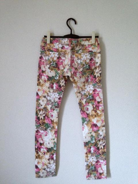 one way■可愛い 花柄 美スタイル ストレッチ パンツ M < ブランド  one way■可愛い 花柄 美スタイル ストレッチ パンツ M < ブランドの