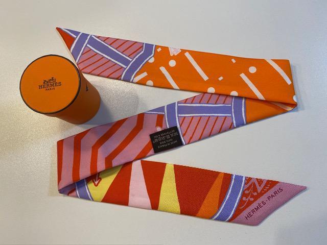 美品 正規品 HERMES エルメス トゥイリー スカーフ < ブランド  美品 正規品 HERMES エルメス トゥイリー スカーフ  < ブランドの