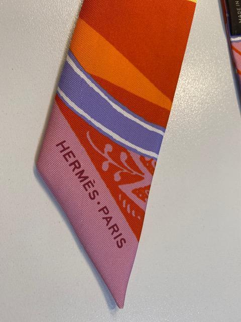 美品 正規品 HERMES エルメス トゥイリー スカーフ < ブランド  美品 正規品 HERMES エルメス トゥイリー スカーフ < ブランドの