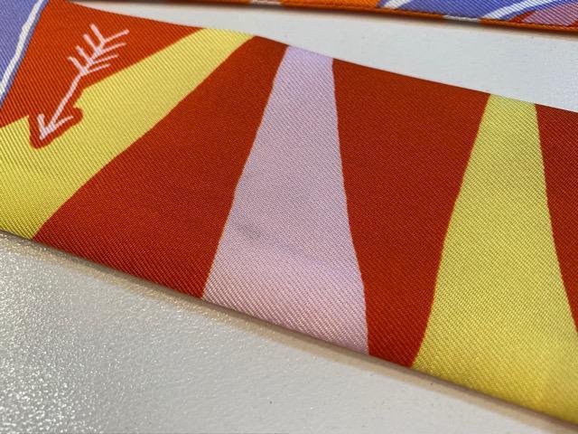 美品 正規品 HERMES エルメス トゥイリー スカーフ < ブランド  美品 正規品 HERMES エルメス トゥイリー スカーフ < ブランドの