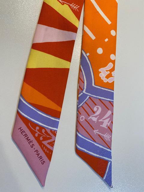 美品 正規品 HERMES エルメス トゥイリー スカーフ < ブランド  美品 正規品 HERMES エルメス トゥイリー スカーフ < ブランドの