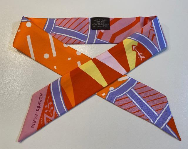 美品 正規品 HERMES エルメス トゥイリー スカーフ < ブランド  美品 正規品 HERMES エルメス トゥイリー スカーフ < ブランドの