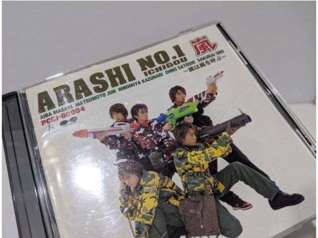嵐★初回限定盤★ステッカー2枚 封入チラシ付 BOX★アルバム ARASHI NO.1 嵐は嵐を呼ぶ ナンバーワン イチゴウ 紙箱 < タレントグッズ 嵐★初回限定盤★ステッカー2枚 封入チラシ付 BOX★アルバム ARASHI NO.1 嵐は嵐を呼ぶ ナンバーワン イチゴウ 紙箱 < タレントグッズの