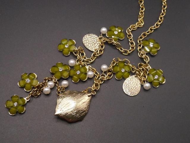 新品 m style lab アンティーク調 黄緑系お花ネックレス 定価 $12.00 < 女性アクセサリー/時計 新品 m style lab アンティーク調 黄緑系お花ネックレス 定価 $12.00 < 女性アクセサリー/時計の