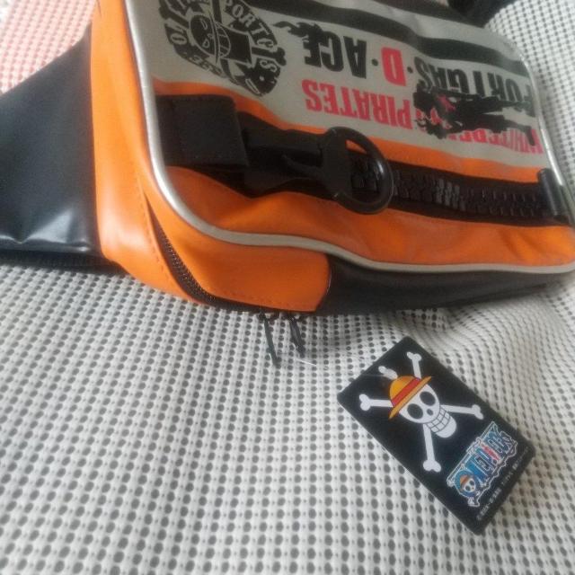 ONE PIECE 巨大なジッパーボディバッグ < 男性ファッション ONE PIECE 巨大なジッパーボディバッグ < 男性ファッションの