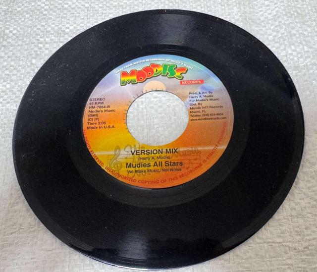 Dennis Walks - Drifter / Mudies All Stars - Version Mix �� CD/DVD/�r�f�I�� 