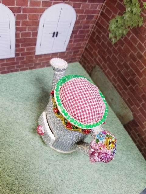 @新品 陶器 じょうろ型 ピンクッション 針山 ラインストーンデコ < インテリア/ライフ  @新品 陶器 じょうろ型 ピンクッション 針山 ラインストーンデコ < インテリア/ライフの