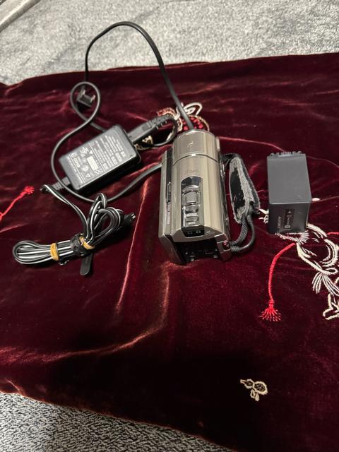 ソニーハンデイカム (HOR-PJ40) 2011年式8時間バッテリー付き!。 < 家電/AV  ソニーハンデイカム (HOR-PJ40) 2011年式8時間バッテリー付き!。 < 家電/AVの