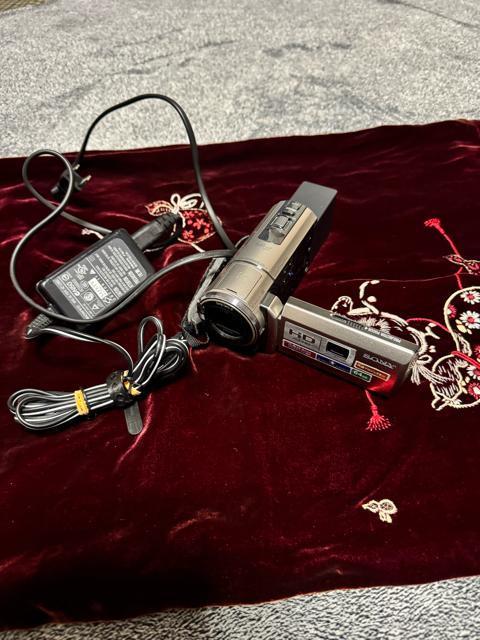 ソニーハンデイカム (HOR-PJ40) 2011年式8時間バッテリー付き!。 < 家電/AV  ソニーハンデイカム (HOR-PJ40) 2011年式8時間バッテリー付き!。 < 家電/AVの