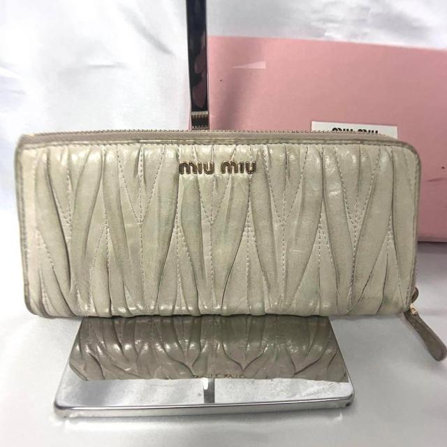 miumiu ミュウミュウ マテラッセ ラウンドジップ 長財布 ゴールド金具 < ブランド miumiu ミュウミュウ マテラッセ ラウンドジップ 長財布 ゴールド金具 < ブランドの