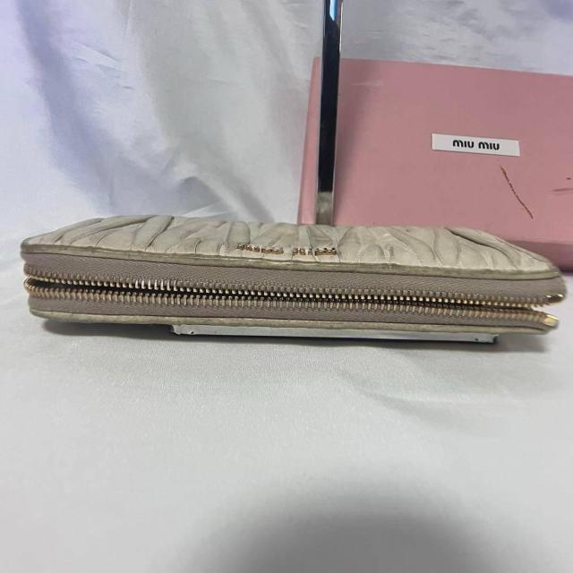 miumiu ミュウミュウ マテラッセ ラウンドジップ 長財布 ゴールド金具 < ブランド miumiu ミュウミュウ マテラッセ ラウンドジップ 長財布 ゴールド金具 < ブランドの