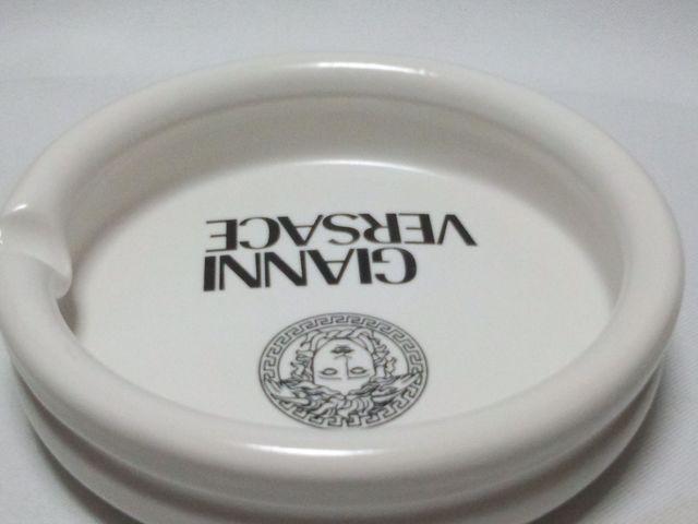 KV  FT[` VERSACE f[TS DM  AbVgC @OWA[CeA  uh 