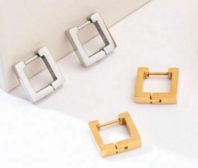 スクエアピアス 新品未使用品。 < 男性アクセサリー/時計  スクエアピアス 新品未使用品。 < 男性アクセサリー/時計の