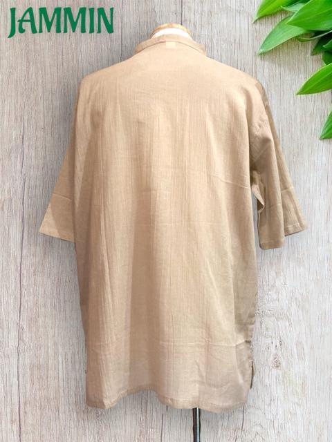 ココナッツボタン付きクルタ サンドベージュ アジアン エスニック 半袖 ゆったりめ < 男性ファッション  ココナッツボタン付きクルタ サンドベージュ アジアン エスニック 半袖 ゆったりめ < 男性ファッションの