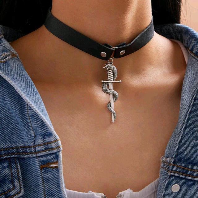新品★ソード+スネークのチョーカー < 女性アクセサリー/時計  新品★ソード+スネークのチョーカー  < 女性アクセサリー/時計の