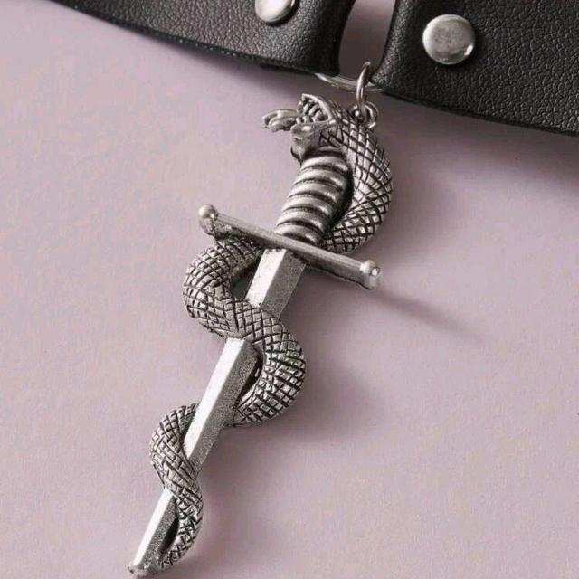 新品★ソード+スネークのチョーカー < 女性アクセサリー/時計  新品★ソード+スネークのチョーカー < 女性アクセサリー/時計の