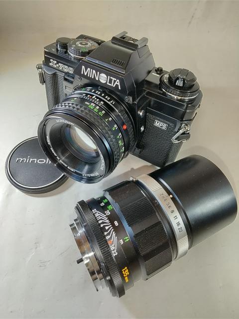MINOLTA X-700  i + MD 50mm 1:1.7 + MC 135mm 1:2.8  Ɠd/AV 