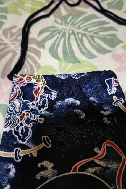 ★処分品★紺×風神雷神大柄ナナメ掛巾着袋 < キッズ/ベビー  ★処分品★紺×風神雷神大柄ナナメ掛巾着袋 < キッズ/ベビーの