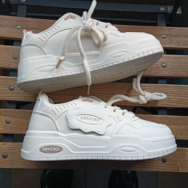 新品 23.5cm レディース スニーカー ホワイト シューズ 靴 厚底 < 女性ファッション  新品 23.5cm レディース スニーカー ホワイト シューズ 靴 厚底 < 女性ファッションの