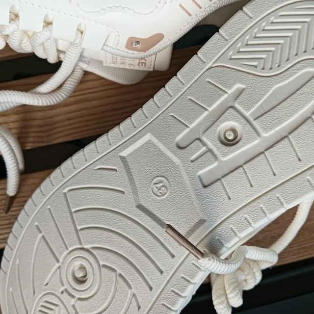 新品 23.5cm レディース スニーカー ホワイト シューズ 靴 厚底 < 女性ファッション  新品 23.5cm レディース スニーカー ホワイト シューズ 靴 厚底 < 女性ファッションの