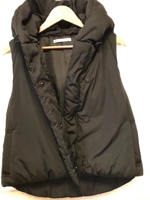 ikka 中綿ダウンベスト 黒 < ブランド ikka 中綿ダウンベスト 黒 < ブランドの