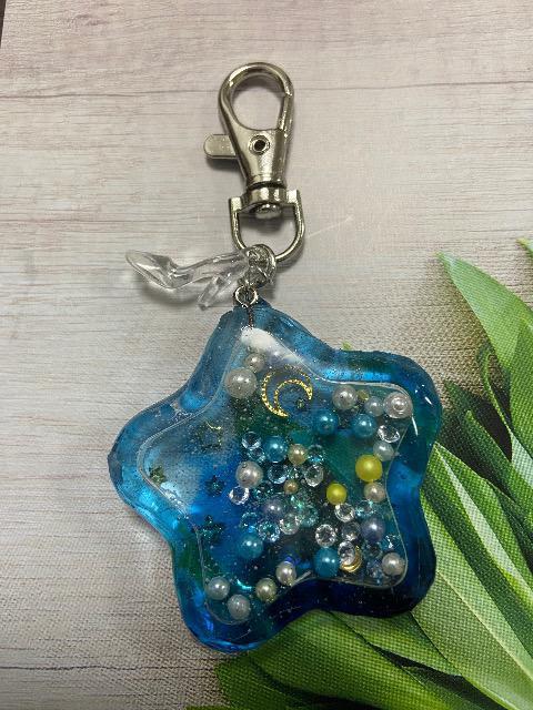 ハンドメイド レジンで作った星の型のシャカシャカキーホルダー シンデレラ < 女性ファッション  ハンドメイド レジンで作った星の型のシャカシャカキーホルダー シンデレラ  < 女性ファッションの