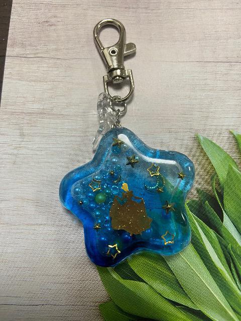 ハンドメイド レジンで作った星の型のシャカシャカキーホルダー シンデレラ < 女性ファッション  ハンドメイド レジンで作った星の型のシャカシャカキーホルダー シンデレラ < 女性ファッションの