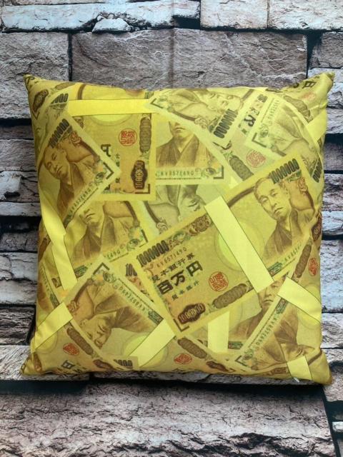 送料無料!億万長者気分を味わえる! 100万円札デザインのクッション1個 < インテリア/ライフ 送料無料!億万長者気分を味わえる! 100万円札デザインのクッション1個 < インテリア/ライフの