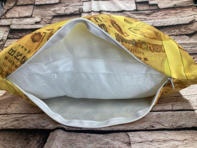 送料無料!億万長者気分を味わえる! 100万円札デザインのクッション1個 < インテリア/ライフ 送料無料!億万長者気分を味わえる! 100万円札デザインのクッション1個 < インテリア/ライフの