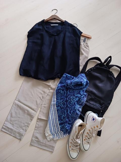 Monique/gbvXl[̃lCr[gbvX