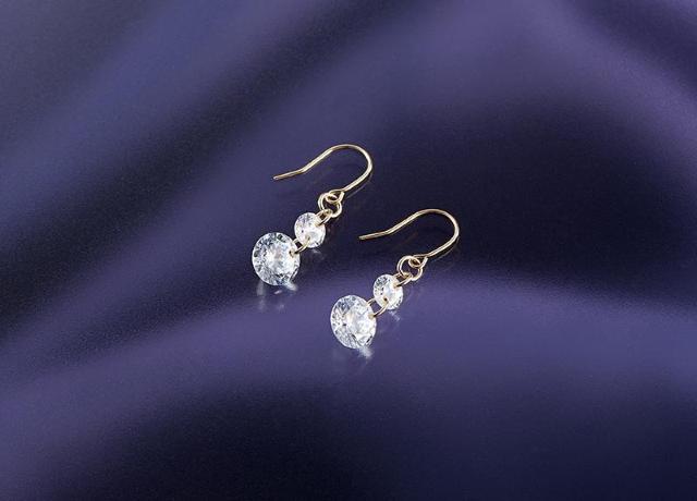 金張りピアス キュービック ジルコニア 2連タイプ 華やか 気品 < 女性アクセサリー/時計 金張りピアス キュービック ジルコニア 2連タイプ 華やか 気品 < 女性アクセサリー/時計の