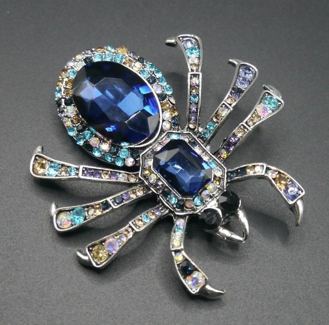 新品アンティーク調きらきらストーン 蜘蛛ブローチ < 女性アクセサリー/時計 新品アンティーク調きらきらストーン 蜘蛛ブローチ < 女性アクセサリー/時計の