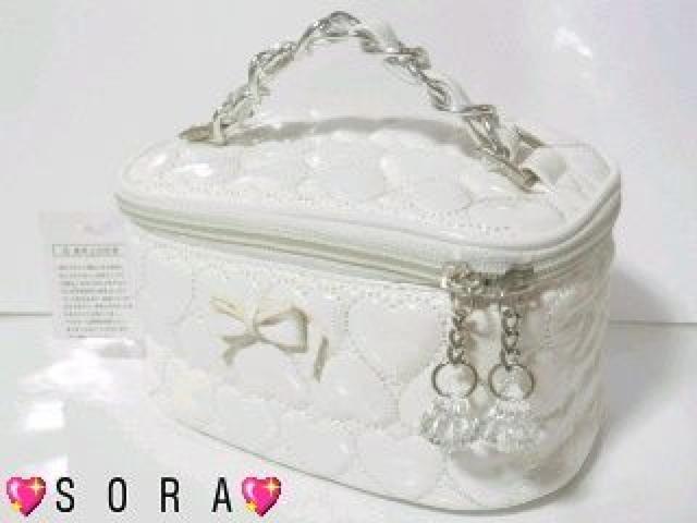 超キュート♪ジュエル付 エナメルハートキルティングリボン バニティバッグ ホワイト < 女性ファッション 超キュート♪ジュエル付 エナメルハートキルティングリボン バニティバッグ ホワイト < 女性ファッションの