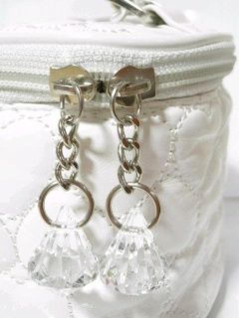 超キュート♪ジュエル付 エナメルハートキルティングリボン バニティバッグ ホワイト < 女性ファッション 超キュート♪ジュエル付 エナメルハートキルティングリボン バニティバッグ ホワイト < 女性ファッションの