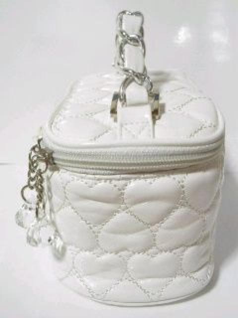 超キュート♪ジュエル付 エナメルハートキルティングリボン バニティバッグ ホワイト < 女性ファッション 超キュート♪ジュエル付 エナメルハートキルティングリボン バニティバッグ ホワイト < 女性ファッションの