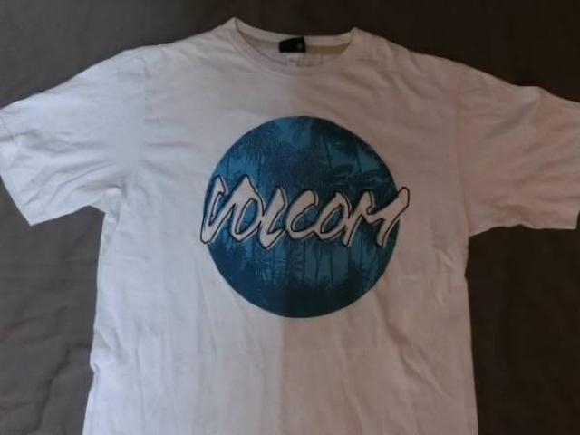 ★USA購入【VOLCOM】リゾート風 筆記体ロゴ プリントT US M WHT < ブランド  ★USA購入【VOLCOM】リゾート風 筆記体ロゴ プリントT US M WHT  < ブランドの