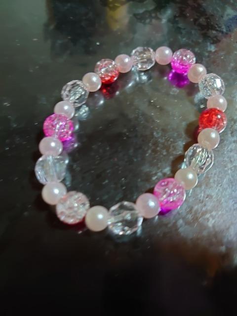 ハンドメイド★ピンク✕レッドビーズブレスレット★ < 女性ファッション  ハンドメイド★ピンク✕レッドビーズブレスレット★  < 女性ファッションの