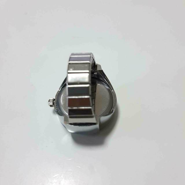 新品 未使用 指輪 時計 シンプル 黒 < 女性アクセサリー/時計  新品 未使用 指輪 時計 シンプル 黒 < 女性アクセサリー/時計の