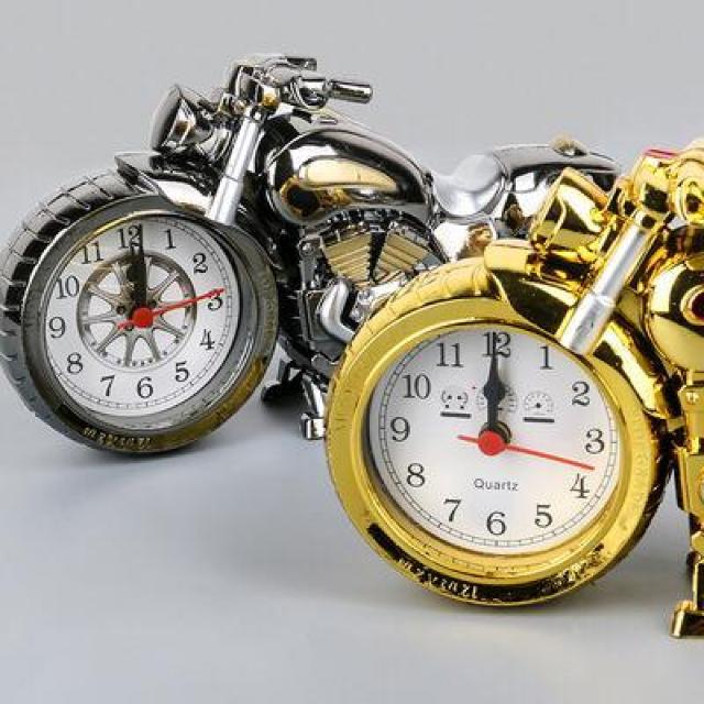 送料無料#新品#ゴールド 目覚まし時計 バイク形 置き時計 おしゃれ ギフト 卓上時計 < インテリア/ライフ  送料無料#新品#ゴールド 目覚まし時計 バイク形 置き時計 おしゃれ ギフト 卓上時計 < インテリア/ライフの
