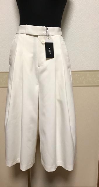KBF+ 2タック クロップドパンツ 白 未使用タグ付き < ブランド  KBF+ 2タック クロップドパンツ 白 未使用タグ付き  < ブランドの