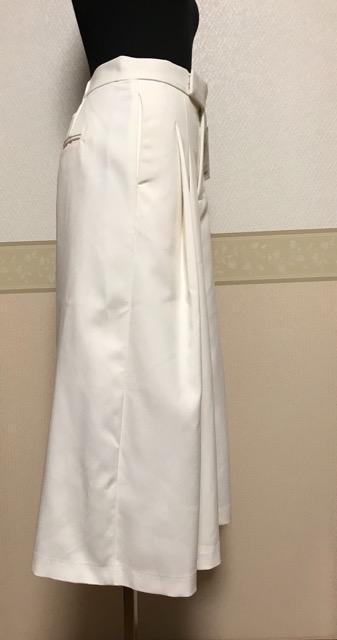 KBF+ 2タック クロップドパンツ 白 未使用タグ付き < ブランド  KBF+ 2タック クロップドパンツ 白 未使用タグ付き < ブランドの