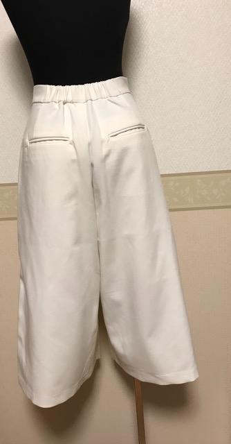 KBF+ 2タック クロップドパンツ 白 未使用タグ付き < ブランド  KBF+ 2タック クロップドパンツ 白 未使用タグ付き < ブランドの