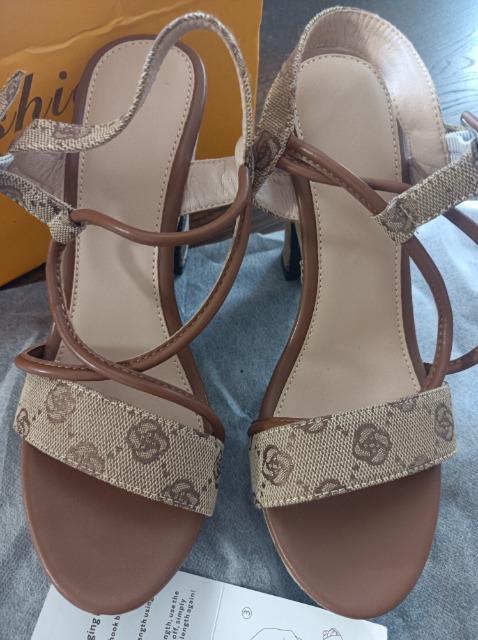 新品同様★ストラップ付きサンダル★ < 女性ファッション 新品同様★ストラップ付きサンダル★ < 女性ファッションの