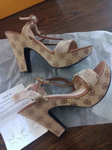 新品同様★ストラップ付きサンダル★ < 女性ファッション 新品同様★ストラップ付きサンダル★ < 女性ファッションの